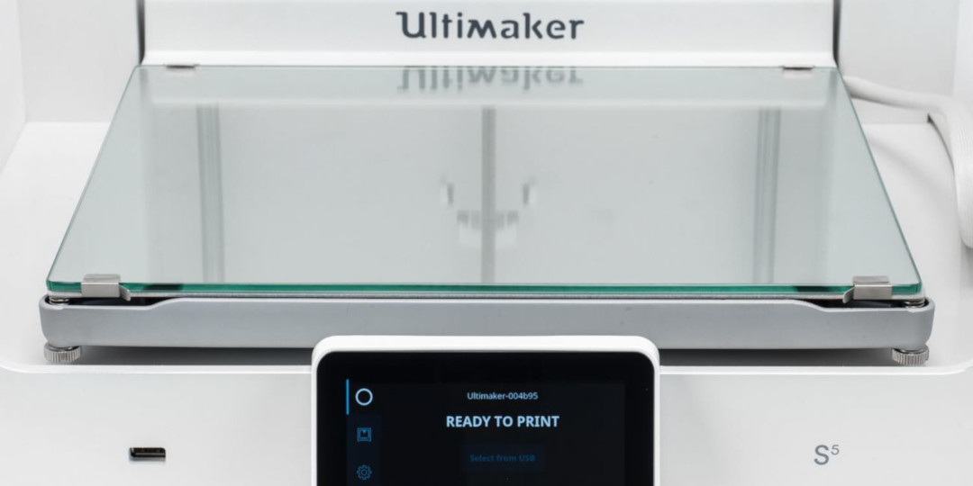 Ultimaker S5 Reviews build plate