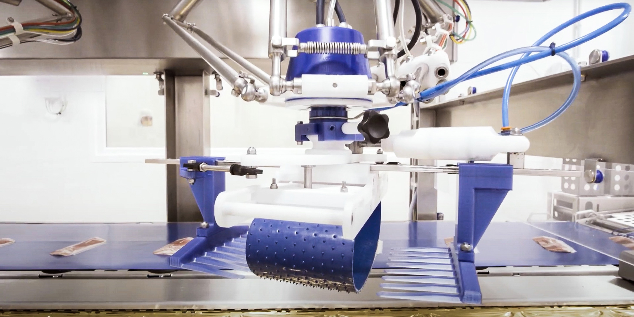 Picker combs on robot arms 3D printed using Kimya's food-safe PETG-S filament