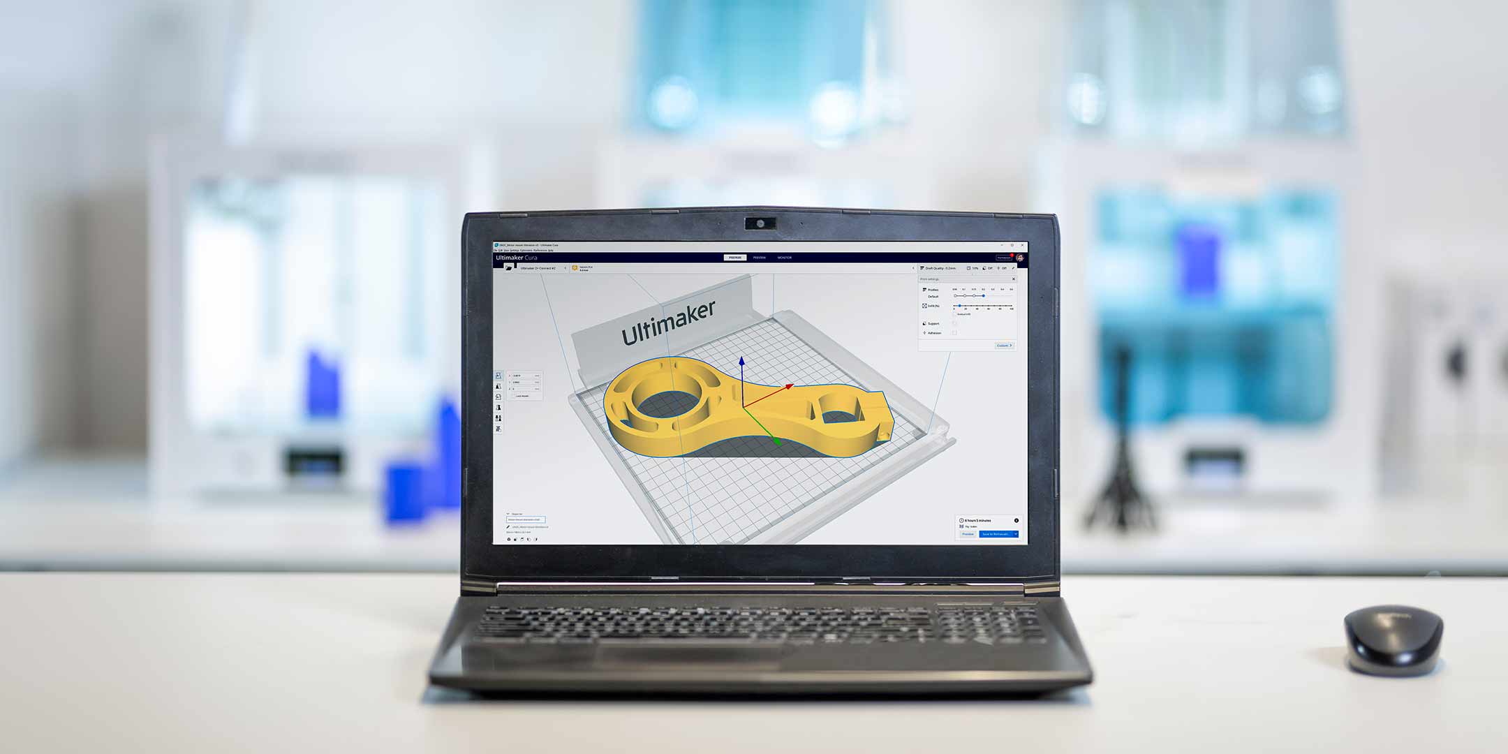 3D printers and laptop with Ultimaker Cura 3D printing software